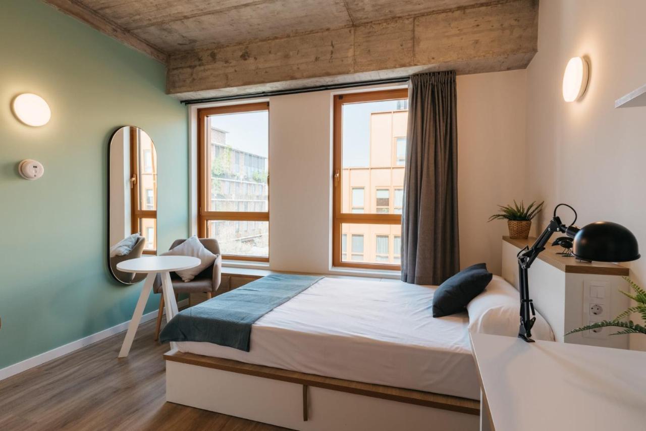 Pallars Student Accommodation: Spacious Studios for Barcelona Students Exterior photo