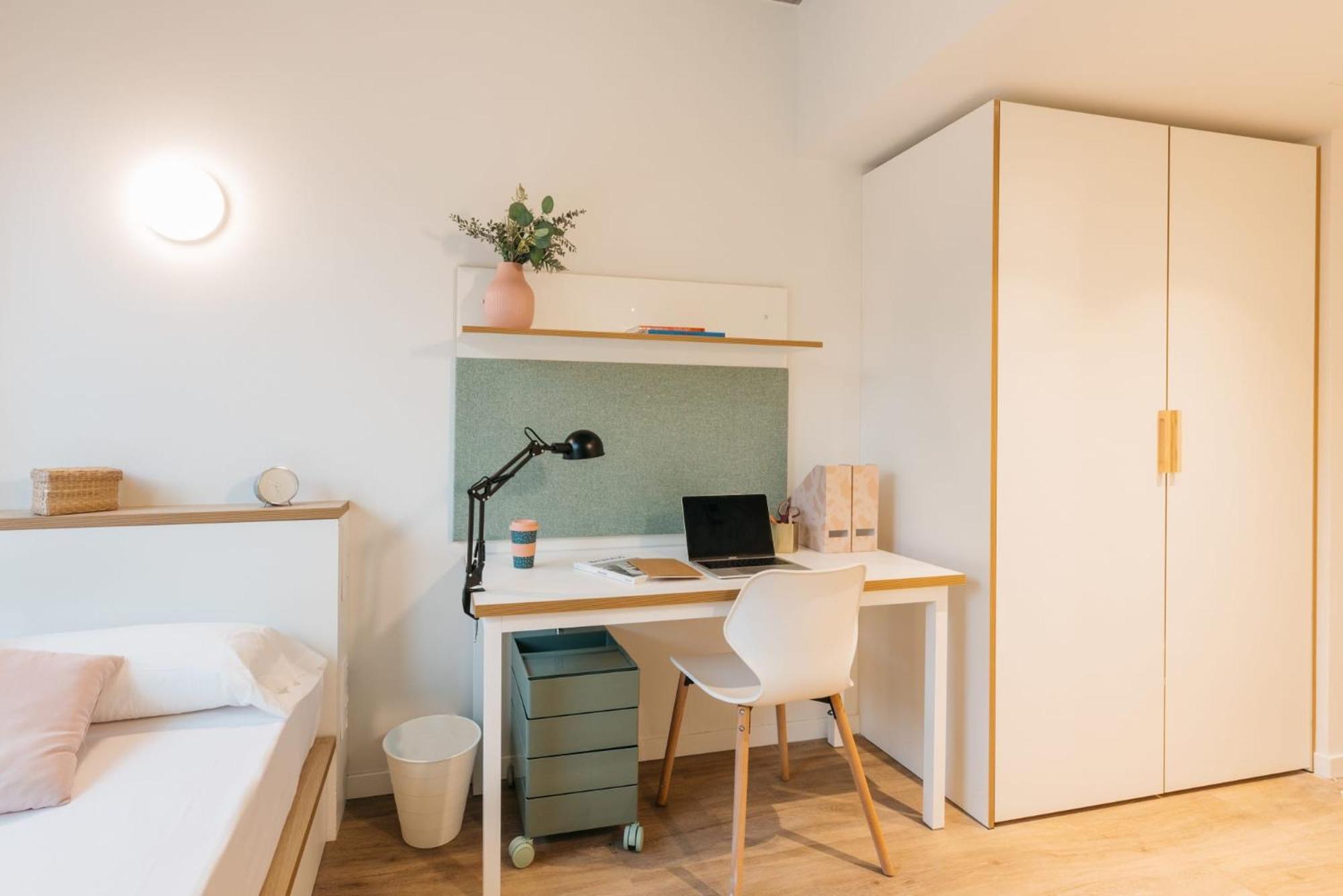 Pallars Student Accommodation: Spacious Studios for Barcelona Students Exterior photo
